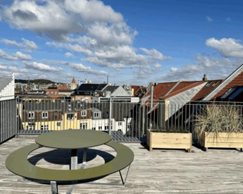 Smuk 3-værelses lejlighed med stor altan