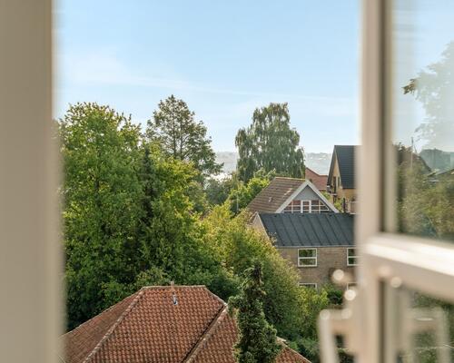 Hyggelig lejlighed med charmerende udsigt