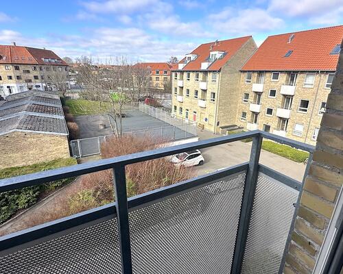 Delvist møbleret lejlighed i Gentofte