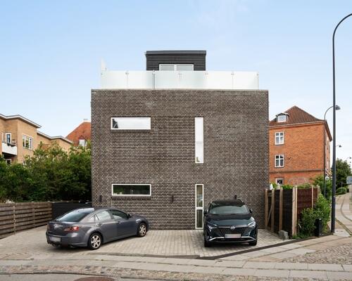 Fantastic new terrace house in Hellerup with 3+ extra bedroom in lower level
