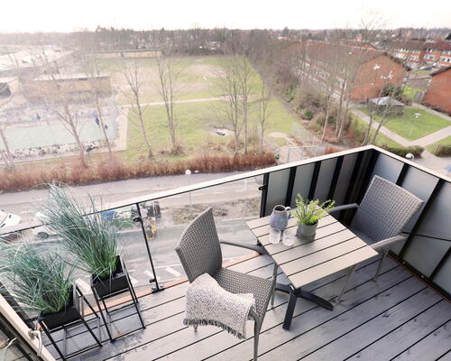 2-værelses lejlighed på 85 m2 med attraktiv beliggenhed, unikke fællesfaciliteter og flot udsigt.