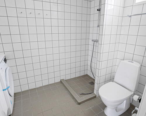 Dejlig 3 vær. lejlighed i 2 plan og med have/terrassei idylliske Skyllebakke Havn