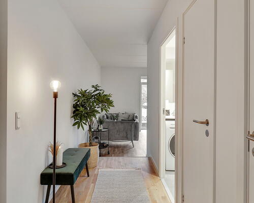 Skøn fire værelses lejlighed med stort badeværelse og privat terrasse