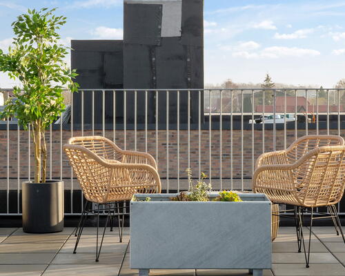 Skøn fire værelses lejlighed med stort badeværelse og privat terrasse