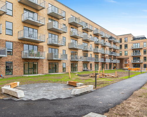 3 værelses med stor altan, gulvvarme og flot udsigt mod syd over villakvarteret.