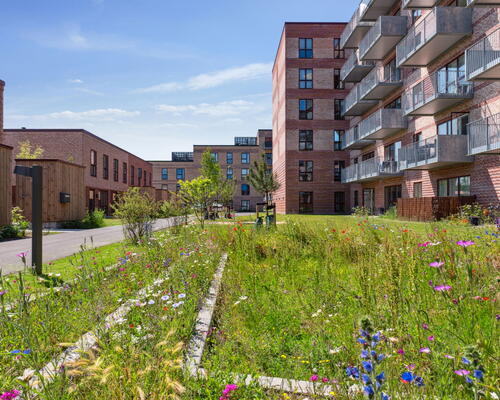 3 værelses med stor altan, gulvvarme og flot udsigt mod syd over villakvarteret.