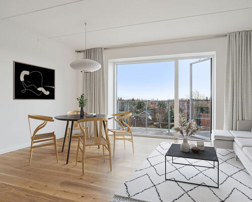 Rummelig og lys 2 værelses bolig med egen terrasse