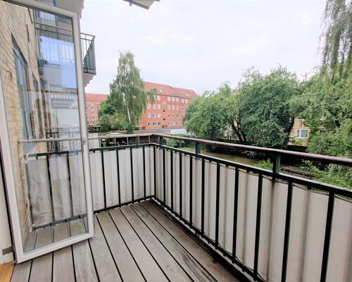 Skøn lejlighed med to altaner | Charlottenlund