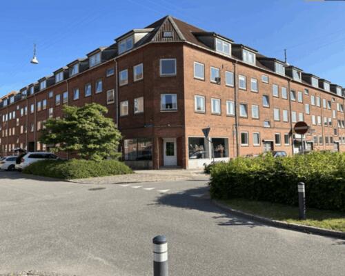 Lys og rummelig 3-værelses lejlighed