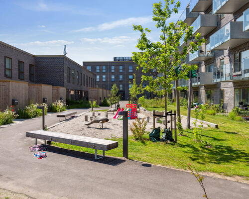 Delevenlig 4 værelses lejlighed. Gulvvarme, terrasse og rigtig stor stue! - Boligen vender mod syd!