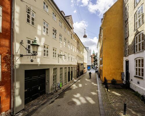 Charmerende møbleret lejlighed | København K.