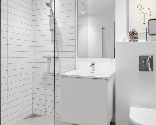 Moderne 2 værelses seniorbolig med egen terrasse