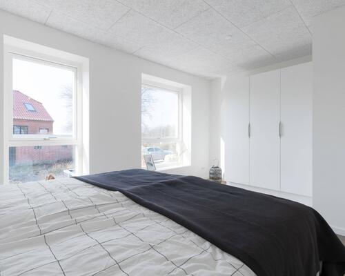 Stort 4-værelses rækkehus med egen terrasse.
