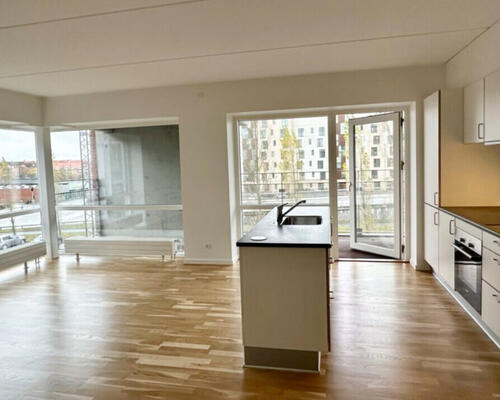 Lys og moderne 3-værelses lejlighed med stor altan