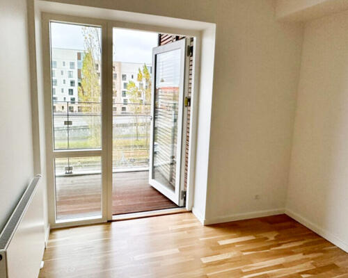 Lys og moderne 3-værelses lejlighed med stor altan