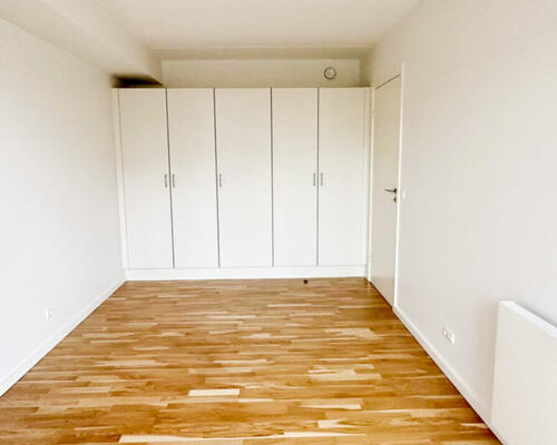 Lys og moderne 3-værelses lejlighed med stor altan