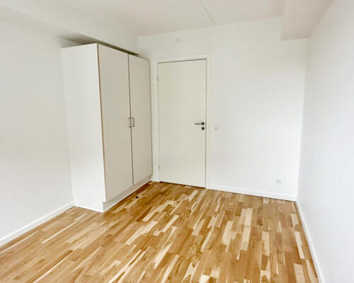 Lys og moderne 3-værelses lejlighed med stor altan