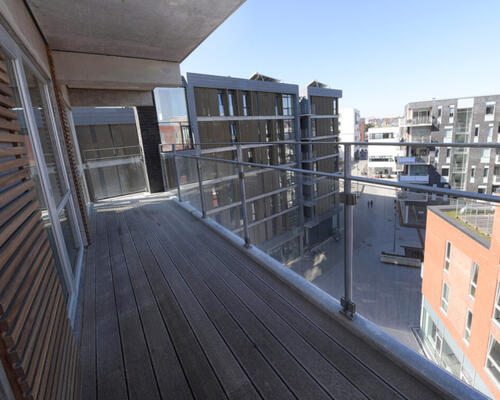 Lys og moderne 3-værelses lejlighed med stor altan