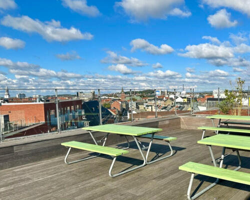 Lys og moderne 3-værelses lejlighed med stor altan