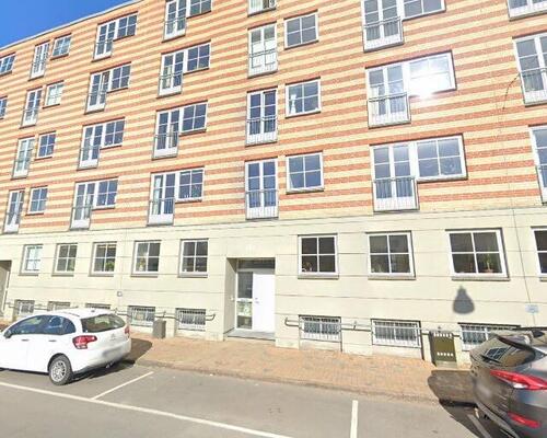 Skøn 3 vær.  renoveret lejlighed i Odense C.