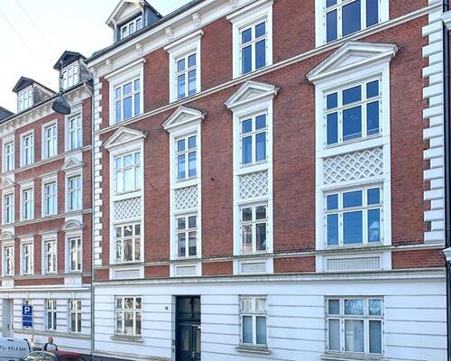 3 værelses lejlighed i klassisk charmerende Frederiksbjerg ejendom