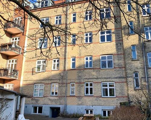 3 værelses lejlighed i klassisk charmerende Frederiksbjerg ejendom