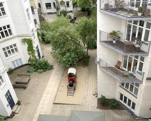 Skøn lejlighed med to altaner på Østerbro (Kun 1 År)