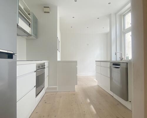 Skøn lejlighed med to altaner på Østerbro (Kun 1 År)