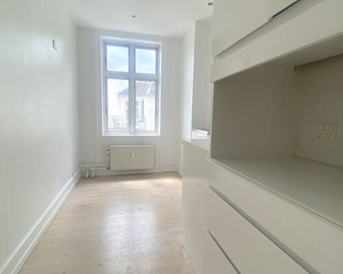 Skøn lejlighed med to altaner på Østerbro (Kun 1 År)