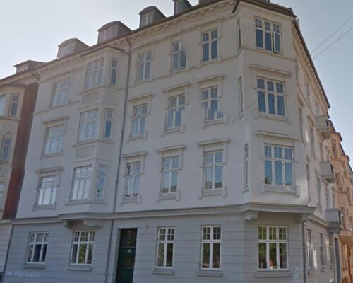 Herskabelig lejlighed med en af Frederiksbjergs bedste beliggenheder