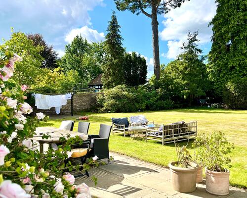 Stor klassisk palævilla midt i Vedbæk