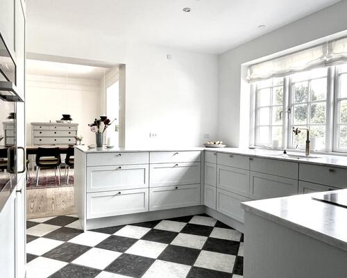 Stor klassisk palævilla midt i Vedbæk