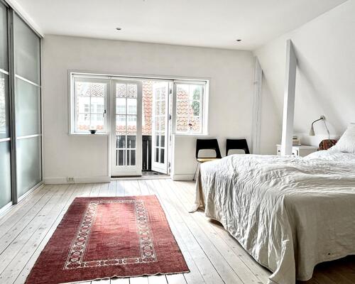 Stor klassisk palævilla midt i Vedbæk