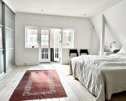 Stor klassisk palævilla midt i Vedbæk