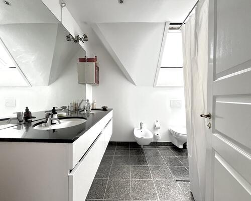 Stor klassisk palævilla midt i Vedbæk