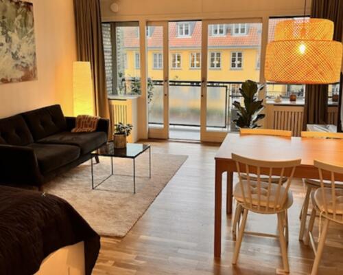 Lille hyggelig møbleret lejlighed med bedste beliggenhed.