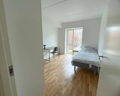 Lys 2. værelses på øverste etage