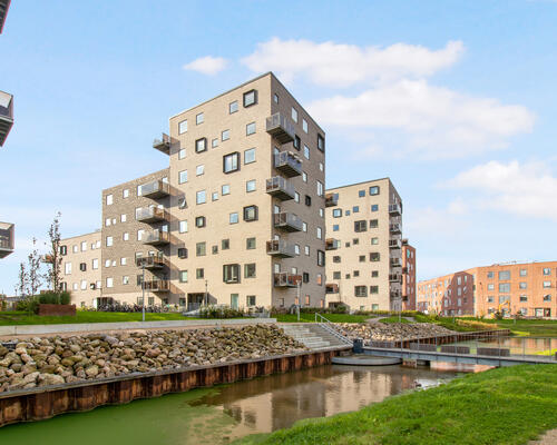 Stor delevenlig 3-værelses med solrig terrasse