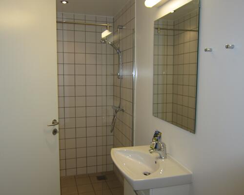 Renoveret 2-værelses lejlighed.