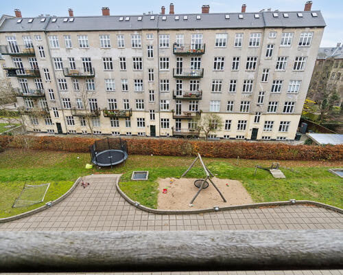 Rummelig og Lys 4-værelses lejlighed på Frederiksberg