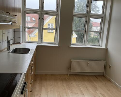 Stor 3 værelses centralt i Rudkøbing udlejes