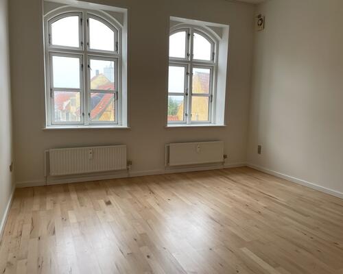 Stor 3 værelses centralt i Rudkøbing udlejes