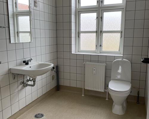 Stor 3 værelses centralt i Rudkøbing udlejes
