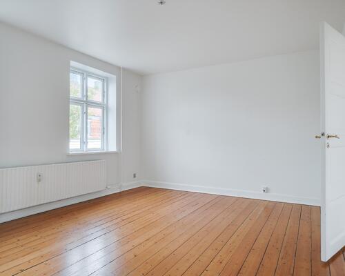 Stor 3 værelses lejlighed i rolige omgivelser