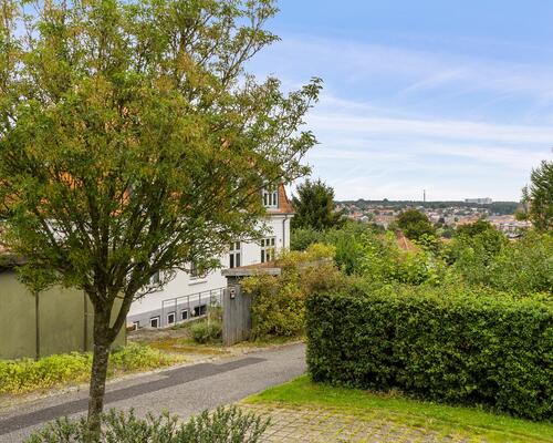 Stor 3 værelses lejlighed i rolige omgivelser