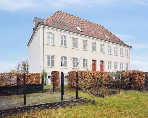 Stor 3 værelses lejlighed i rolige omgivelser