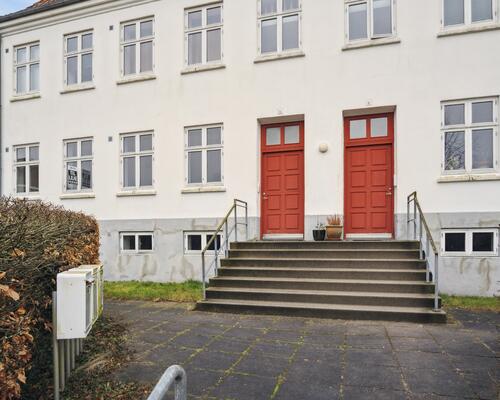 Nyistandsat lejlighed øverst i ejendommen.