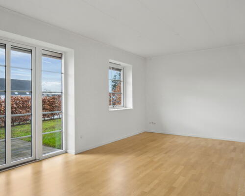 Lækkert rækkehus m. terrasse, balkon, 3 sovevær., 2 stuer, 2 badevær. & bryggers!