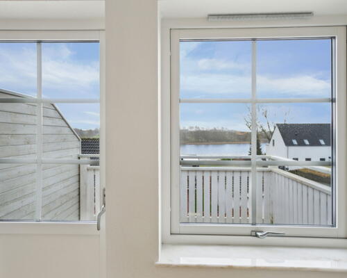 Lækkert rækkehus m. terrasse, balkon, 3 sovevær., 2 stuer, 2 badevær. & bryggers!
