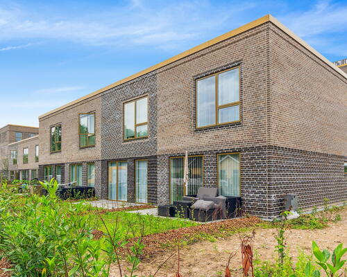 Rækkehus med plads til hele familien, 2 toiletter og dejlig sydvendt terrasse og have